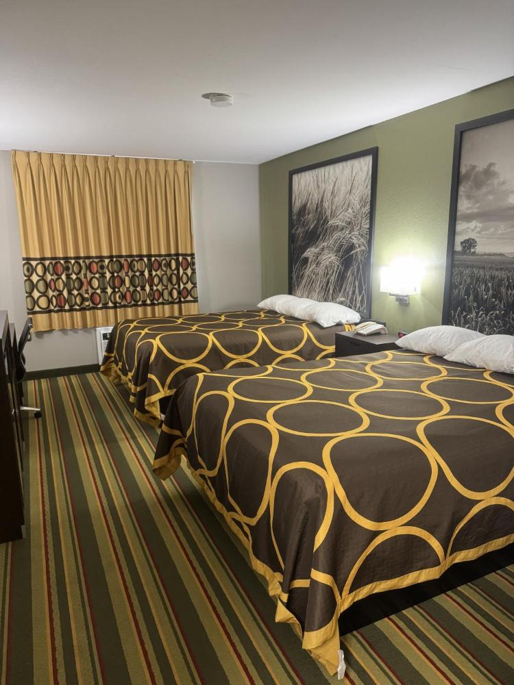 Queen Room with Two Queen Beds - Non-Smoking interior
