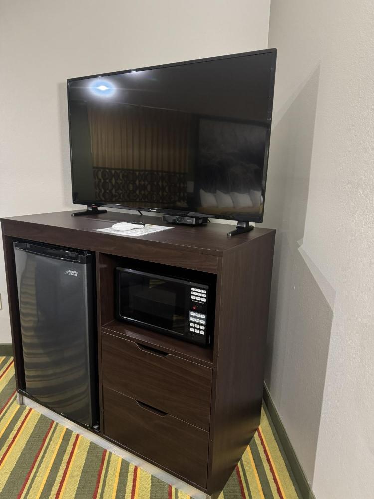 Queen Suite - Non-Smoking interior